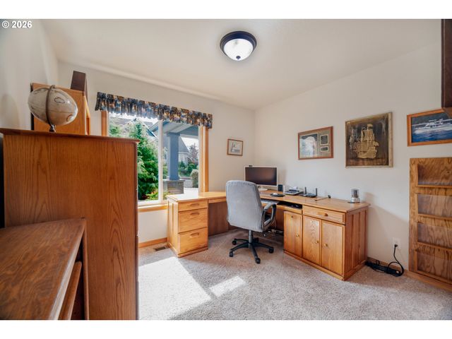 1115 SKOOKUM Dr, Silverton, OR 97381