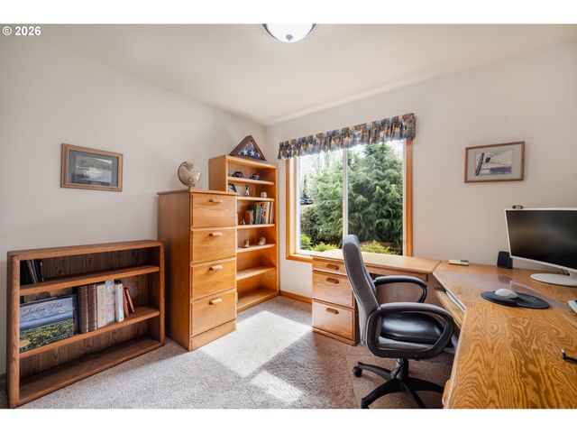 1115 SKOOKUM Dr, Silverton, OR 97381