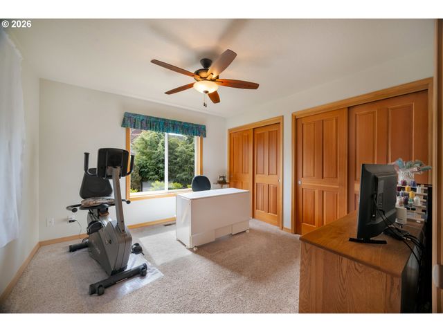 1115 SKOOKUM Dr, Silverton, OR 97381