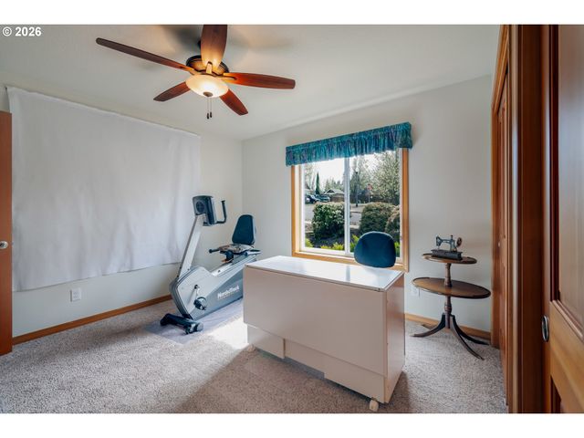 1115 SKOOKUM Dr, Silverton, OR 97381