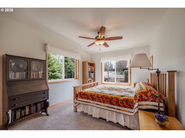 1115 SKOOKUM Dr, Silverton, OR 97381