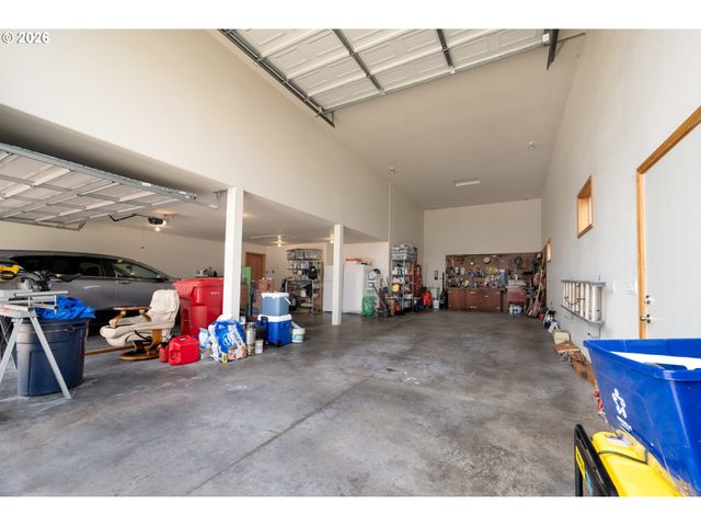 1115 SKOOKUM Dr, Silverton, OR 97381