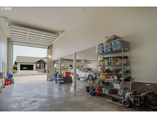 1115 SKOOKUM Dr, Silverton, OR 97381