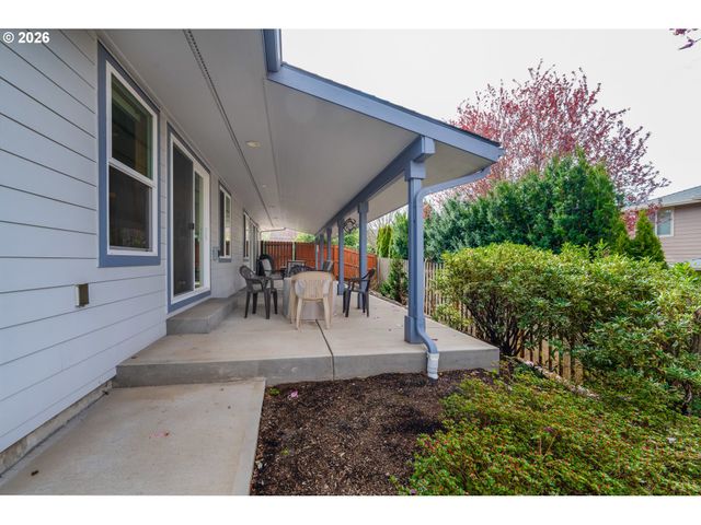 1115 SKOOKUM Dr, Silverton, OR 97381