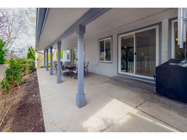 1115 SKOOKUM Dr, Silverton, OR 97381