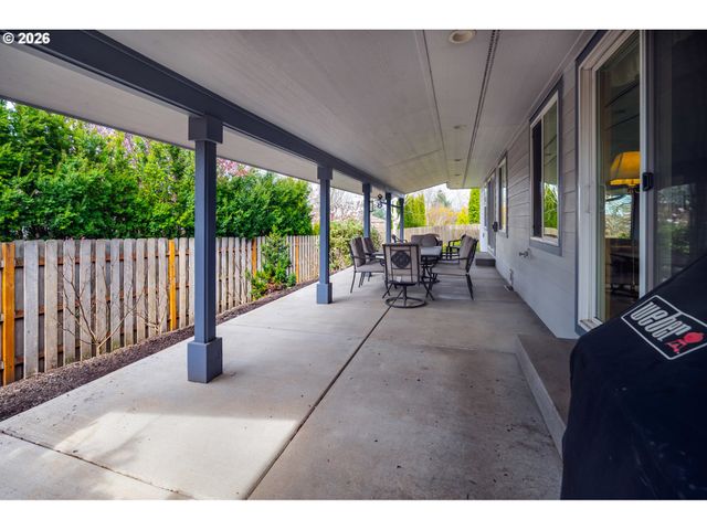 1115 SKOOKUM Dr, Silverton, OR 97381