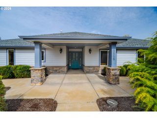 1115 SKOOKUM Dr, Silverton, OR 97381