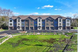 319 S Glendale Avenue 204, Barrington, IL 60010