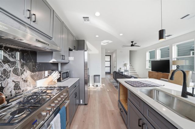 2216 Yellow Jacket LN 1, Austin, TX 78741
