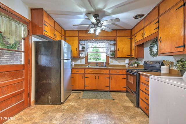 1606 Lester Harris Road, Johnson City, TN 37601