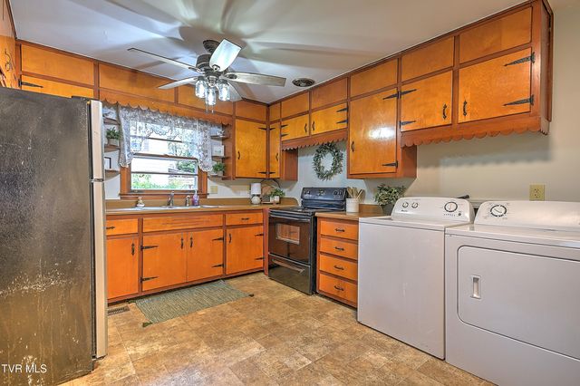 1606 Lester Harris Road, Johnson City, TN 37601