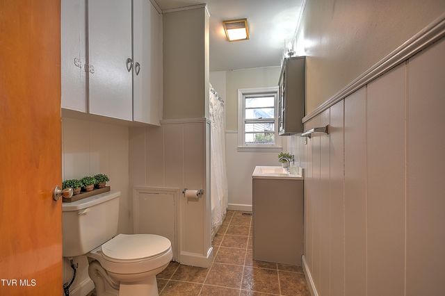 1606 Lester Harris Road, Johnson City, TN 37601