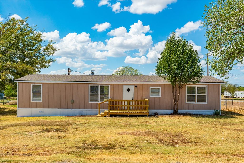 7205 Walden Drive, Joshua, TX 76058 — exterior