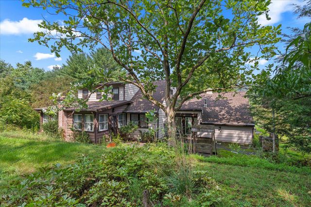 1117 WHITEHALL DR, Harrisburg, PA 17110