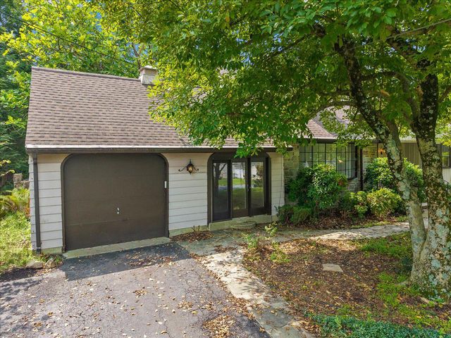 1117 WHITEHALL DR, Harrisburg, PA 17110