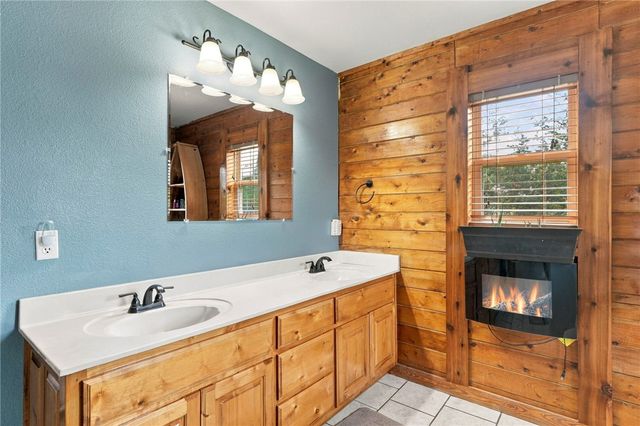 12913 Moore Lane, Gravette, AR 72736