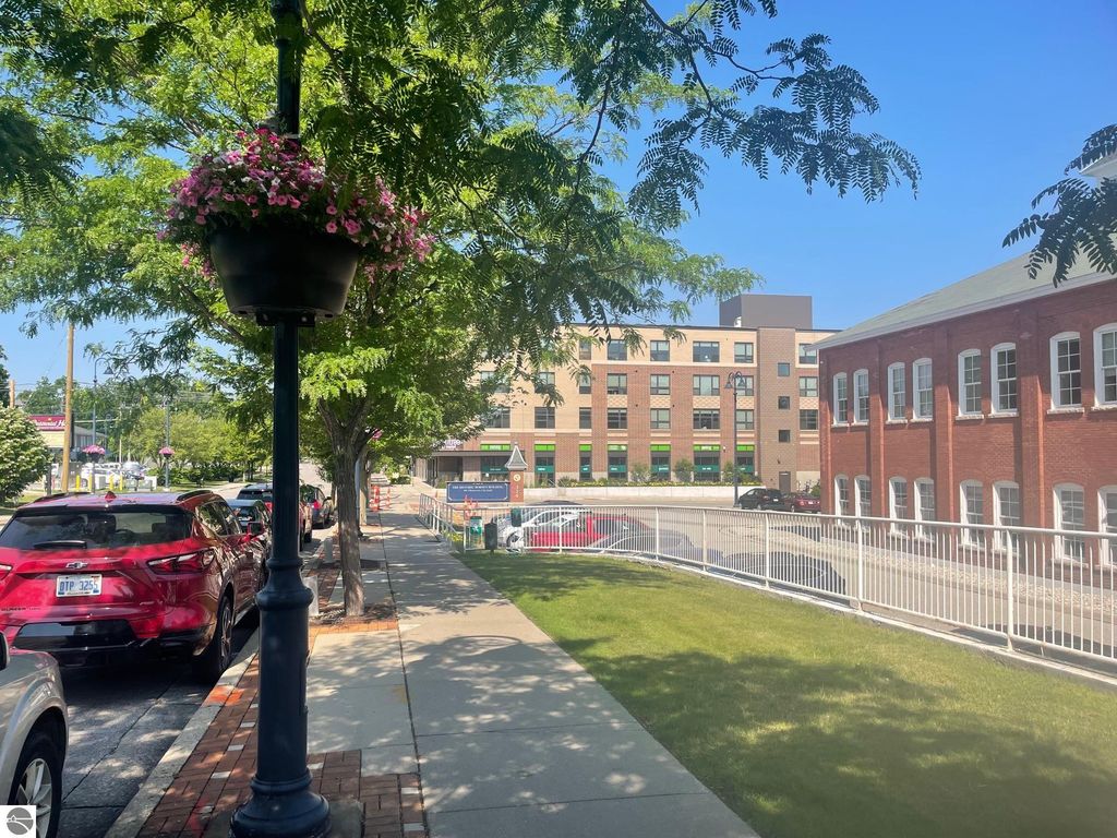 Image 5 of property listing at 309 W Broadway Street, Mt Pleasant, MI 48858