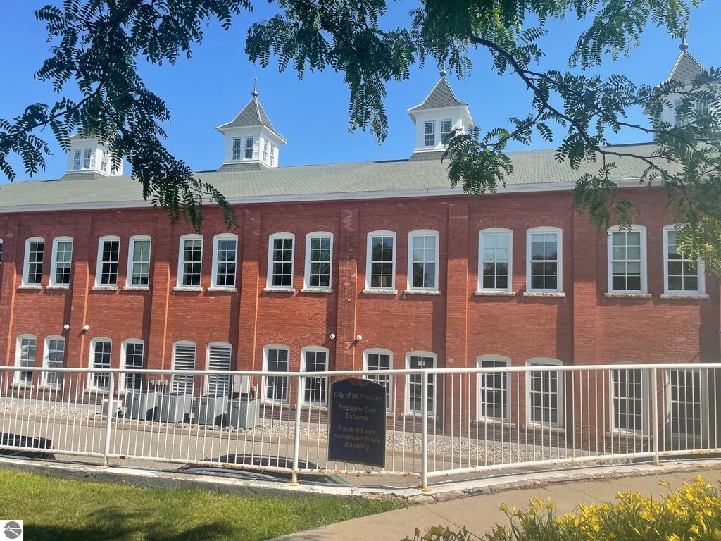 Image 6 of property listing at 309 W Broadway Street, Mt Pleasant, MI 48858