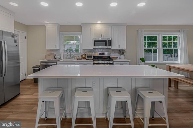 10 SMITHFIELD AVE, Lawrence Township, NJ 08648