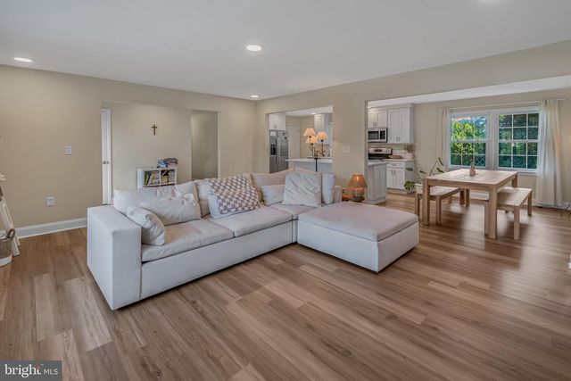 10 SMITHFIELD AVE, Lawrence Township, NJ 08648