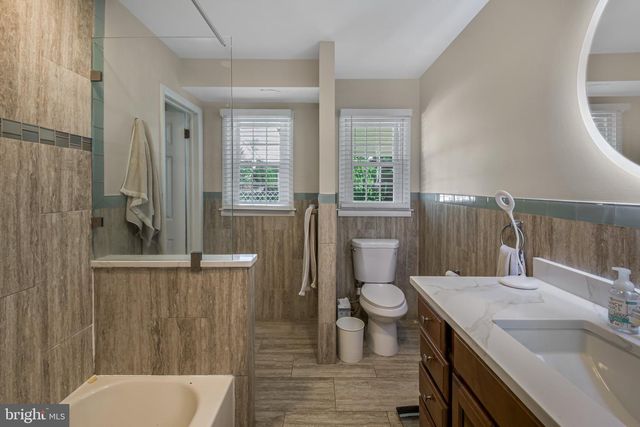 10 SMITHFIELD AVE, Lawrence Township, NJ 08648