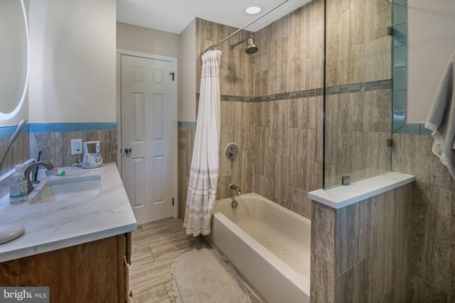 10 SMITHFIELD AVE, Lawrence Township, NJ 08648