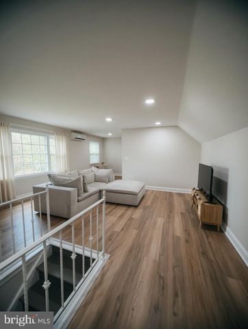 10 SMITHFIELD AVE, Lawrence Township, NJ 08648