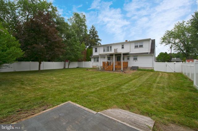 10 SMITHFIELD AVE, Lawrence Township, NJ 08648