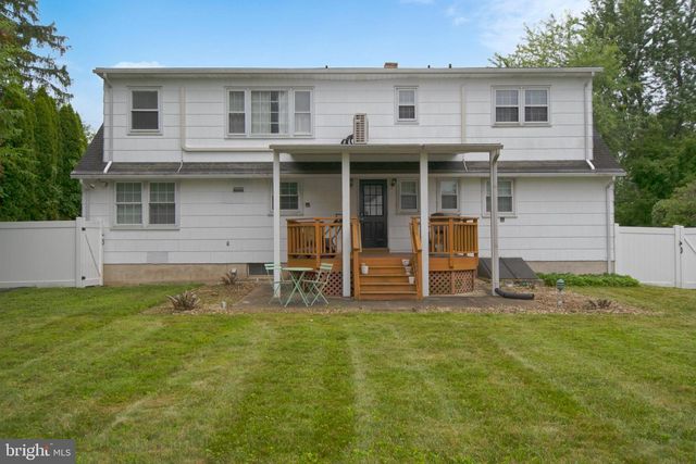 10 SMITHFIELD AVE, Lawrence Township, NJ 08648