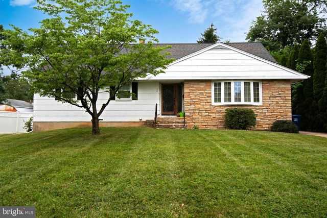 10 SMITHFIELD AVE, Lawrence Township, NJ 08648