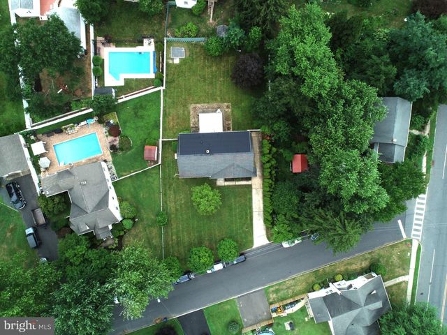 10 SMITHFIELD AVE, Lawrence Township, NJ 08648