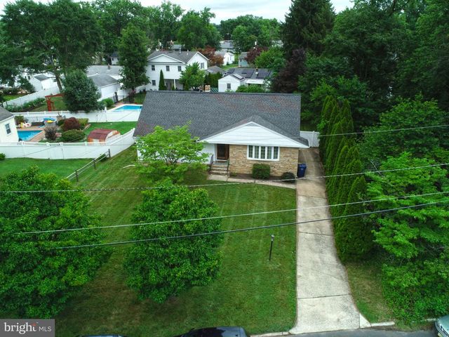 10 SMITHFIELD AVE, Lawrence Township, NJ 08648