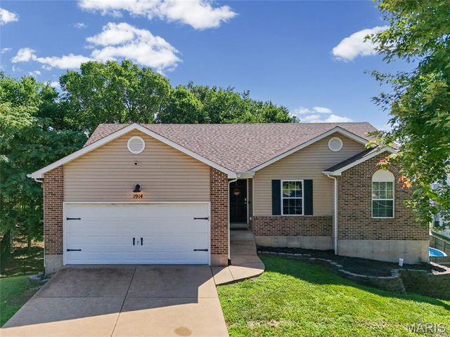 1914 McKinley Range, Festus, MO 63028