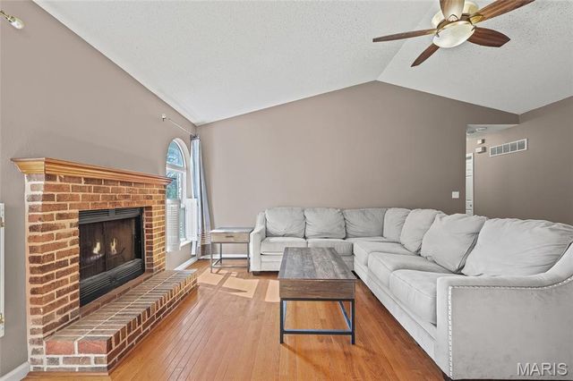 1914 McKinley Range, Festus, MO 63028
