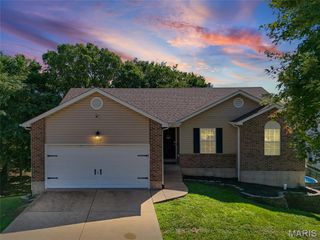 1914 McKinley Range, Festus, MO 63028