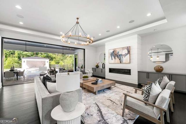 5211 Powers Ferry Road, Sandy Springs, GA 30327