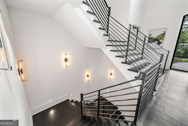 5211 Powers Ferry Road, Sandy Springs, GA 30327