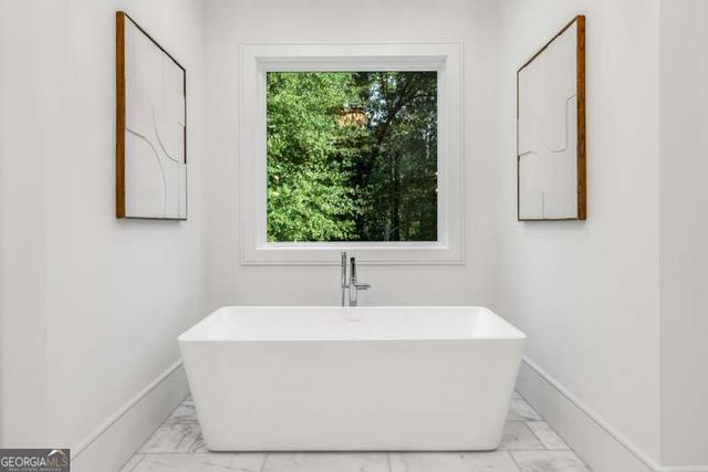 5211 Powers Ferry Road, Sandy Springs, GA 30327