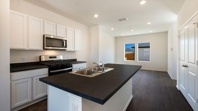 312 Santo Domingo RD, Bastrop, TX 78602