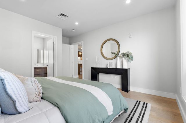 50 Symphony Rd 201, Boston, MA 02115