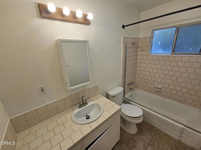 12246 Oxnard Street 2nd Fl, Los Angeles, CA 91606