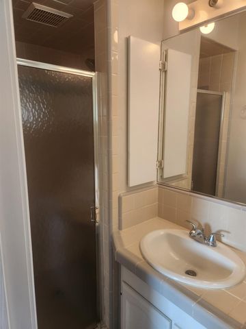 904 W Santa Ana Avenue, Clovis, CA 93612