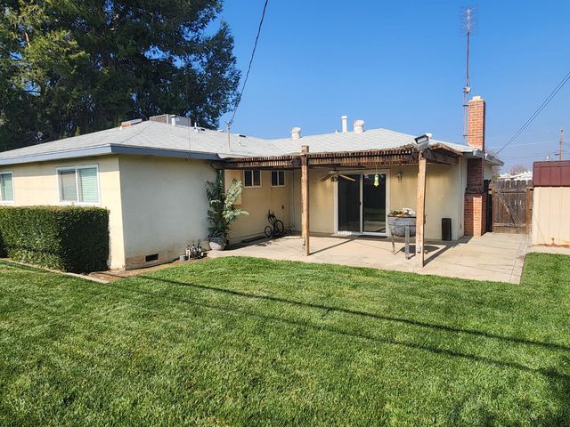 904 W Santa Ana Avenue, Clovis, CA 93612