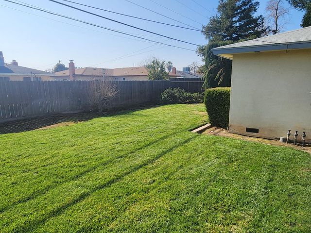 904 W Santa Ana Avenue, Clovis, CA 93612