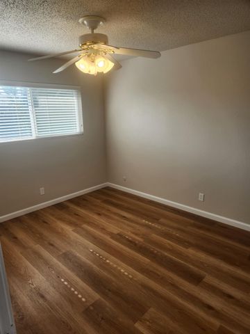 904 W Santa Ana Avenue, Clovis, CA 93612