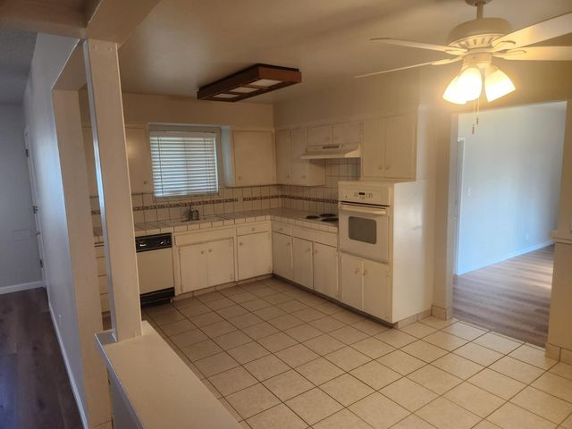 904 W Santa Ana Avenue, Clovis, CA 93612