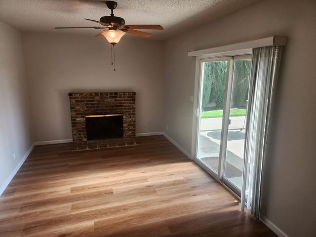 904 W Santa Ana Avenue, Clovis, CA 93612