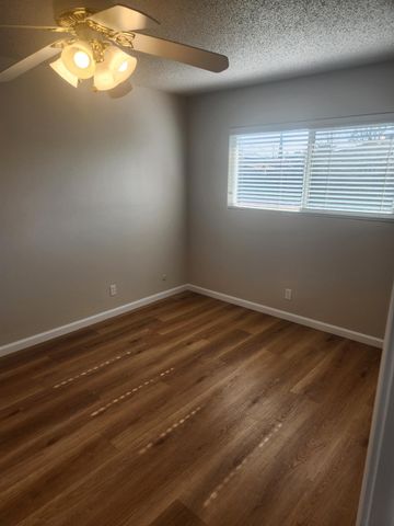 904 W Santa Ana Avenue, Clovis, CA 93612