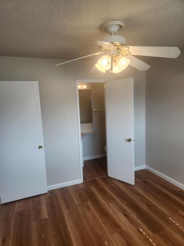 904 W Santa Ana Avenue, Clovis, CA 93612