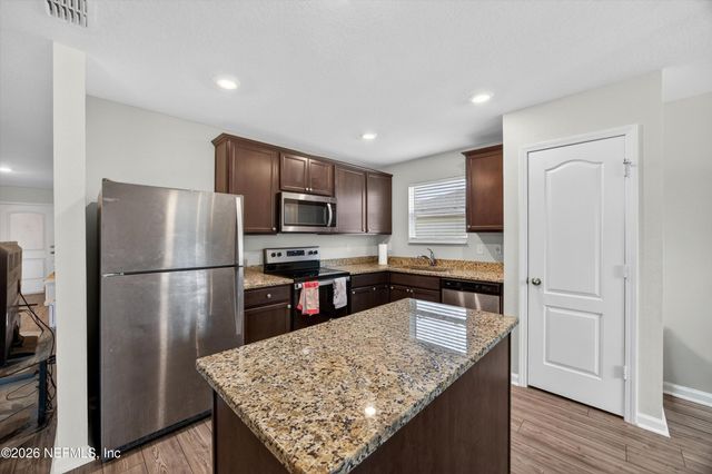 5923 CROSBY LAKE Way E, Macclenny, FL 32063